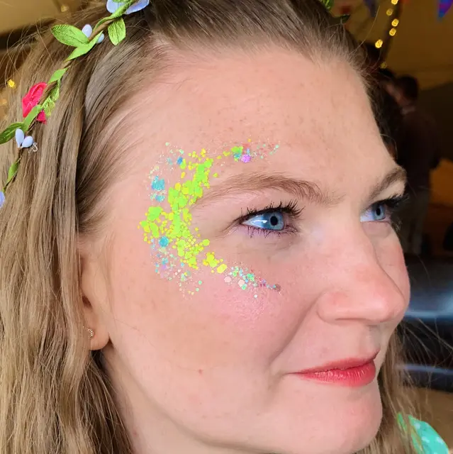 Lime green glitter along the temple
